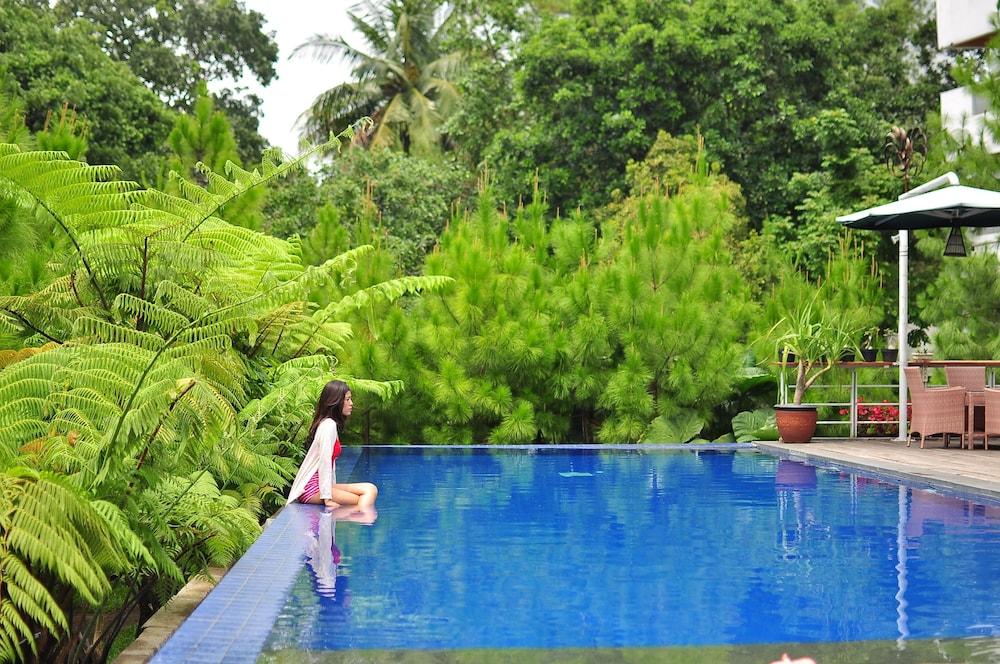 Hotel House Sangkuriang à Bandung Extérieur photo