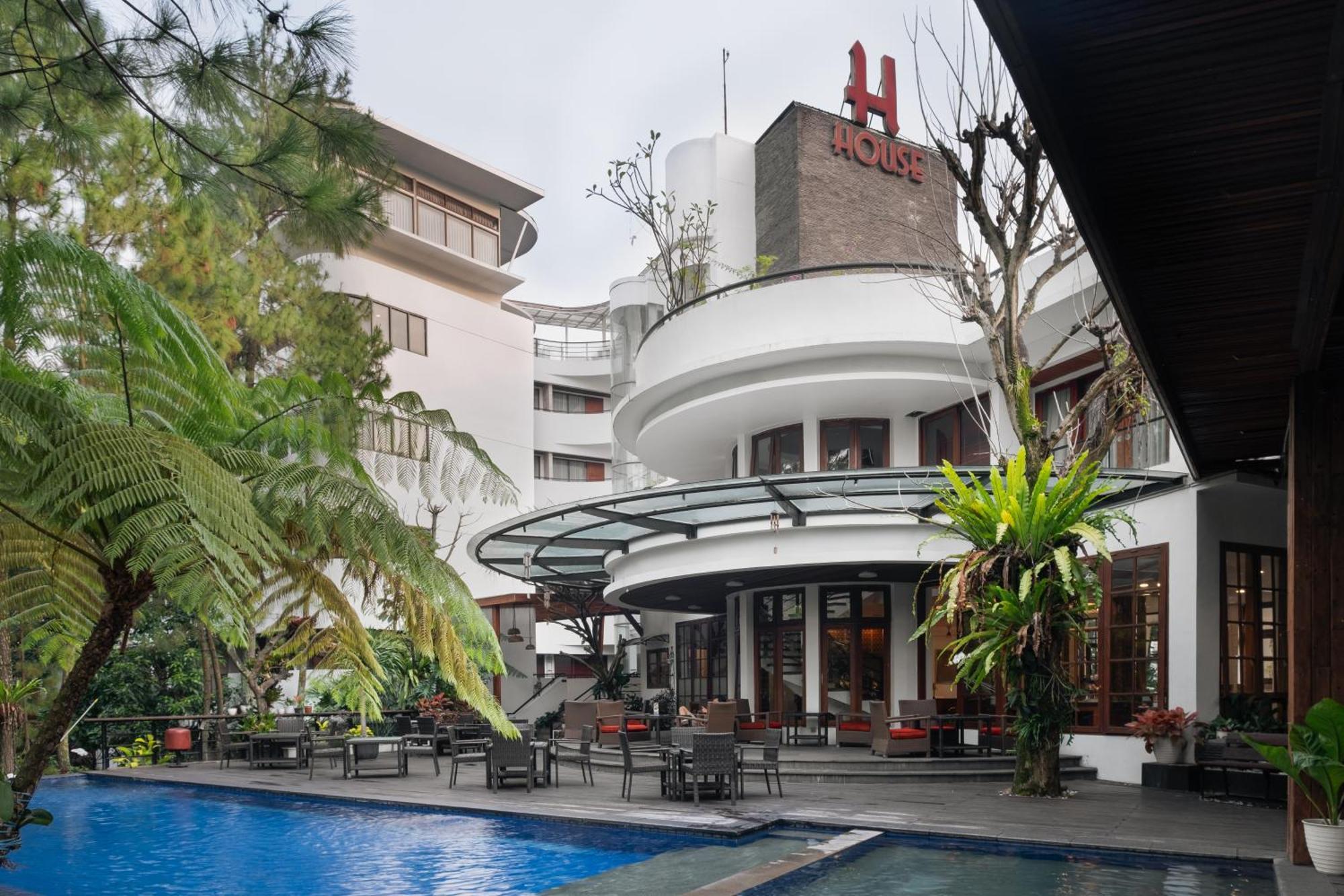 Hotel House Sangkuriang à Bandung Extérieur photo