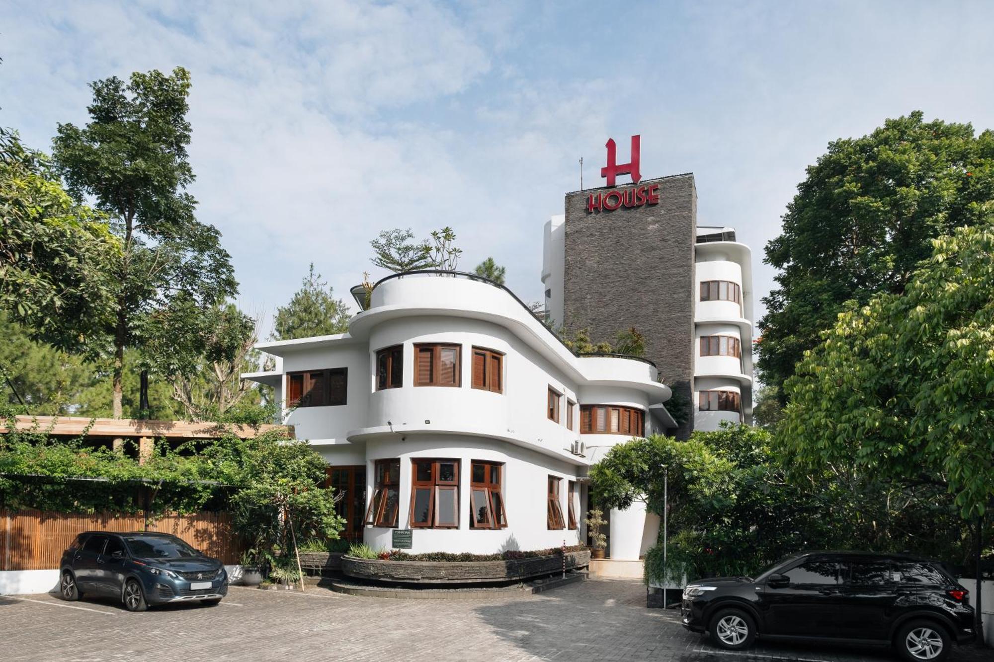 Hotel House Sangkuriang à Bandung Extérieur photo